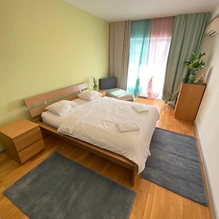 Green Apartment 214 With Private Parking Bukarest Kültér fotó