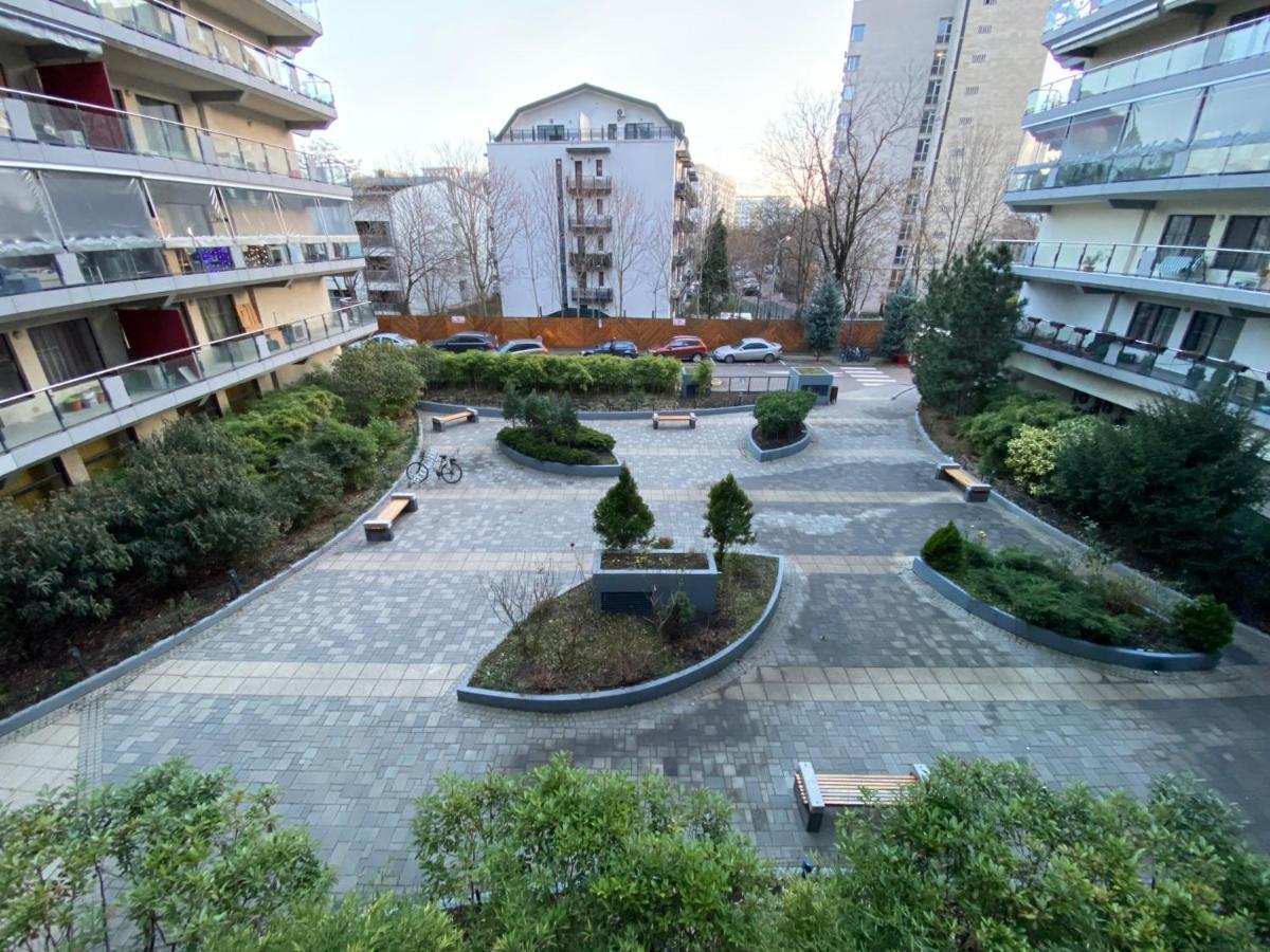 Green Apartment 214 With Private Parking Bukarest Kültér fotó