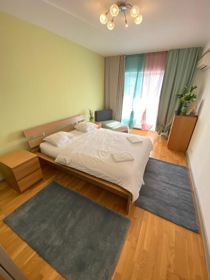 Green Apartment 214 With Private Parking Bukarest Kültér fotó