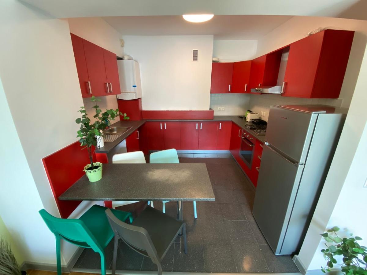 Green Apartment 214 With Private Parking Bukarest Kültér fotó