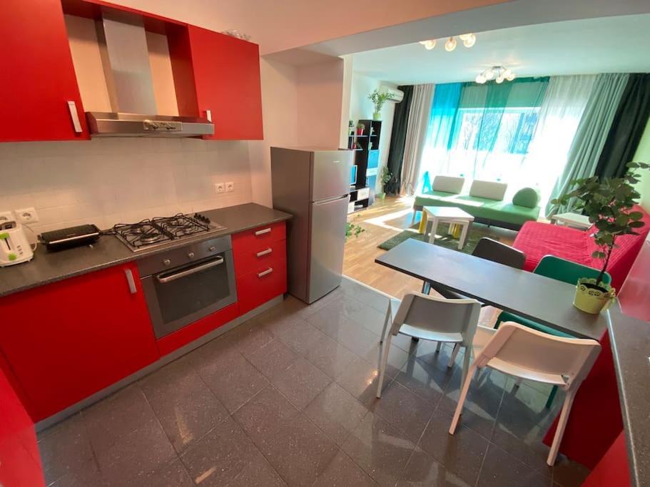 Green Apartment 214 With Private Parking Bukarest Kültér fotó