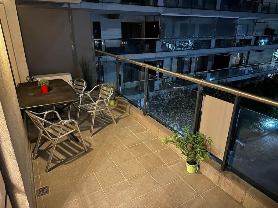 Green Apartment 214 With Private Parking Bukarest Kültér fotó