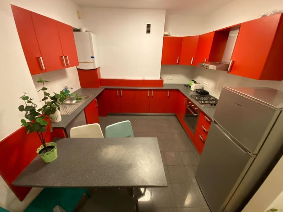 Green Apartment 214 With Private Parking Bukarest Kültér fotó