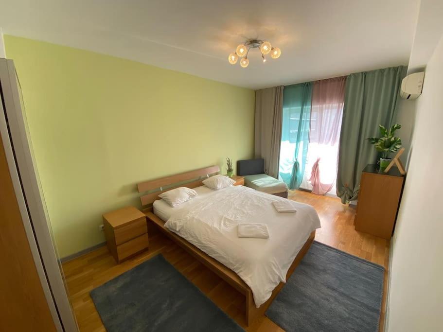Green Apartment 214 With Private Parking Bukarest Kültér fotó