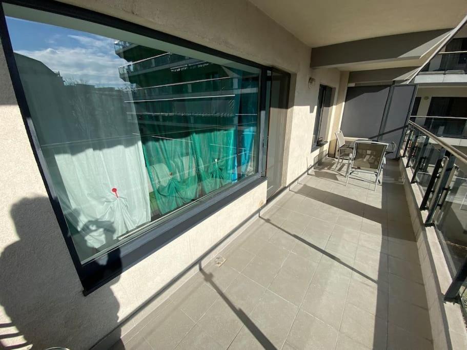 Green Apartment 214 With Private Parking Bukarest Kültér fotó