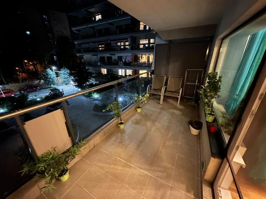 Green Apartment 214 With Private Parking Bukarest Kültér fotó