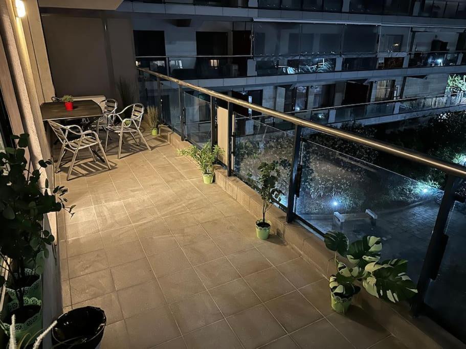 Green Apartment 214 With Private Parking Bukarest Kültér fotó