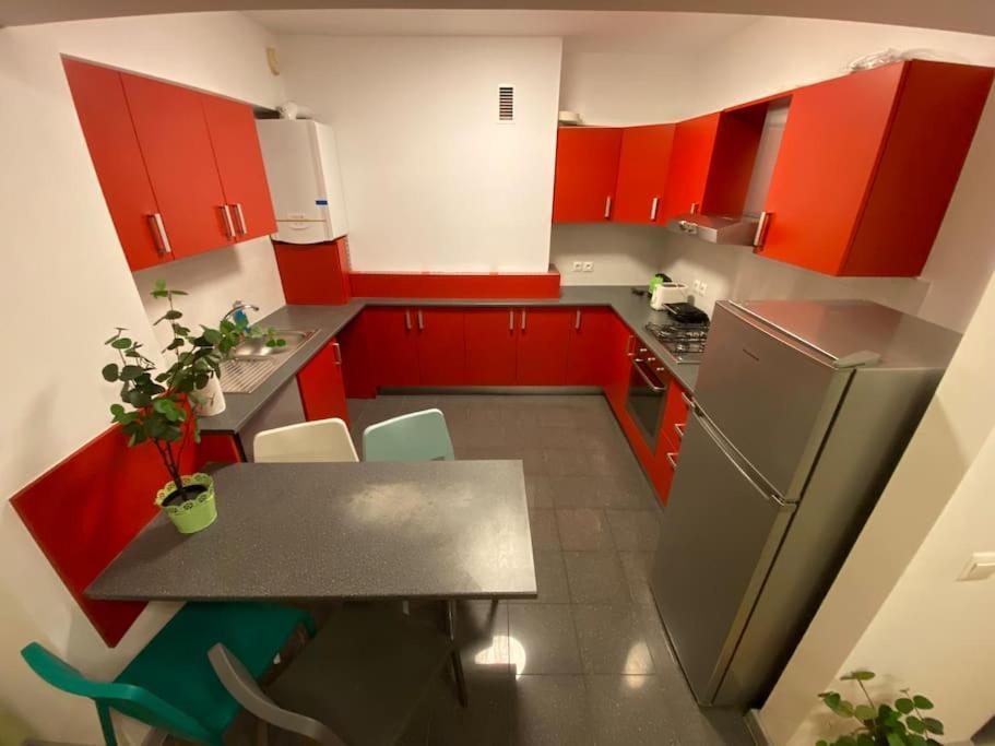 Green Apartment 214 With Private Parking Bukarest Kültér fotó