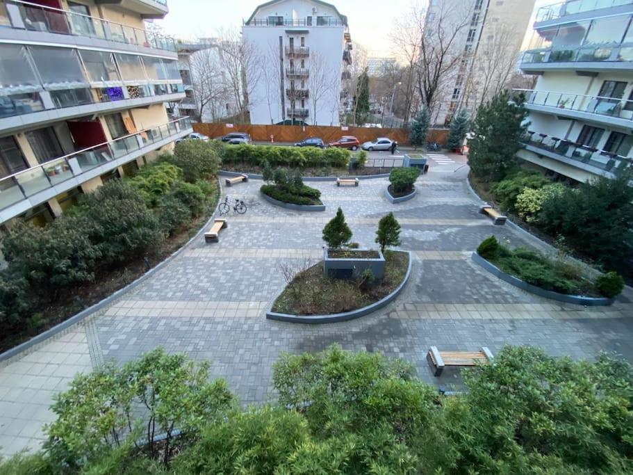 Green Apartment 214 With Private Parking Bukarest Kültér fotó