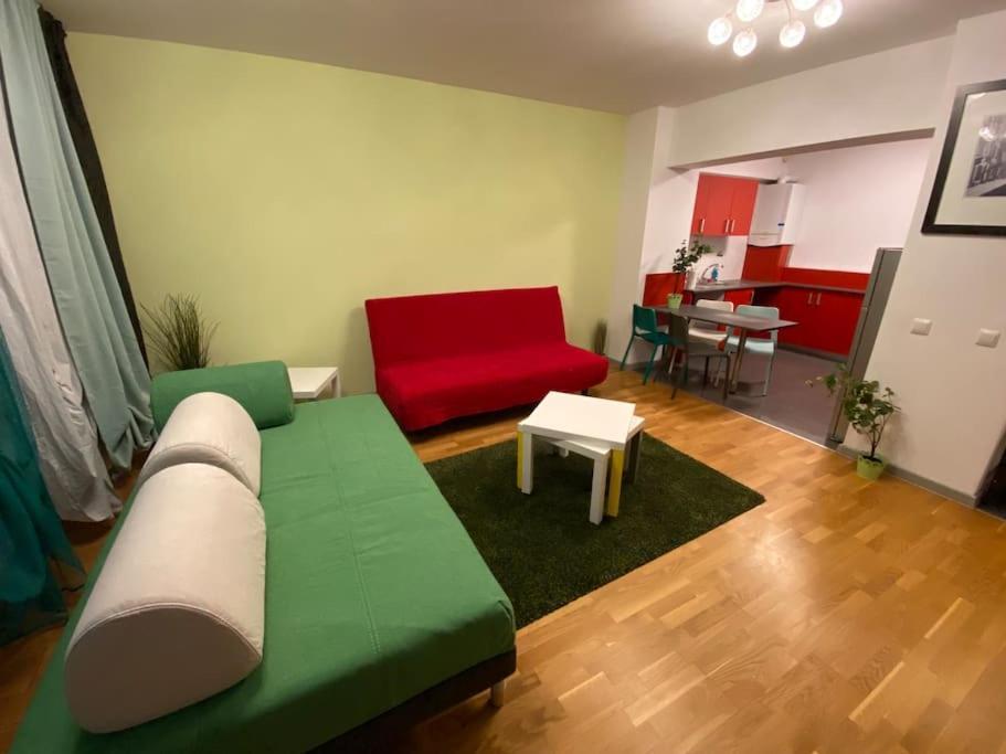 Green Apartment 214 With Private Parking Bukarest Kültér fotó