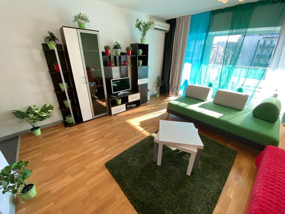 Green Apartment 214 With Private Parking Bukarest Kültér fotó