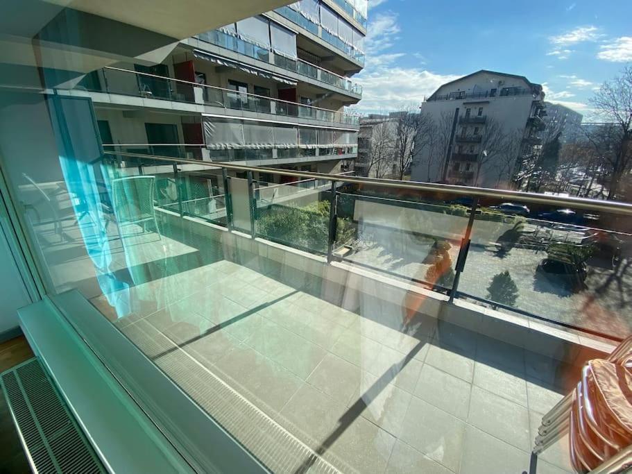 Green Apartment 214 With Private Parking Bukarest Kültér fotó