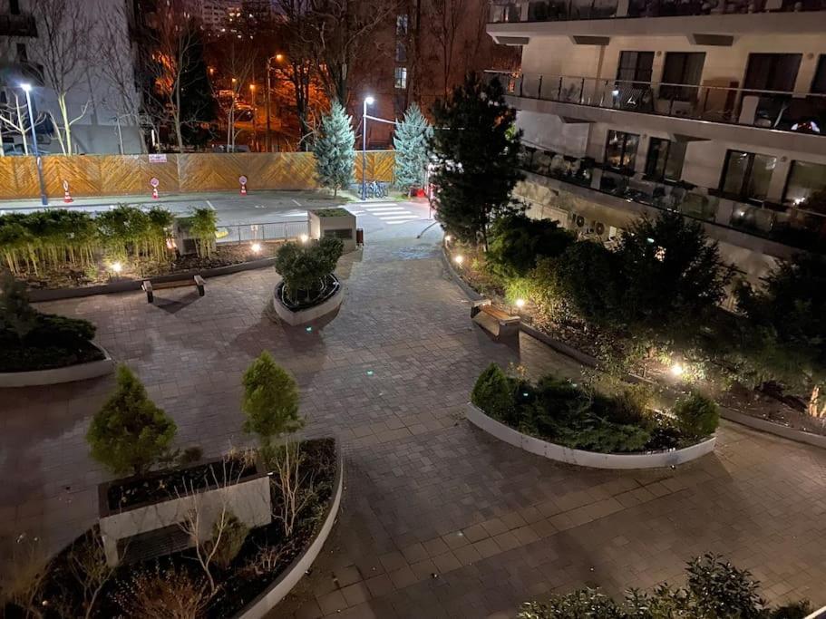 Green Apartment 214 With Private Parking Bukarest Kültér fotó